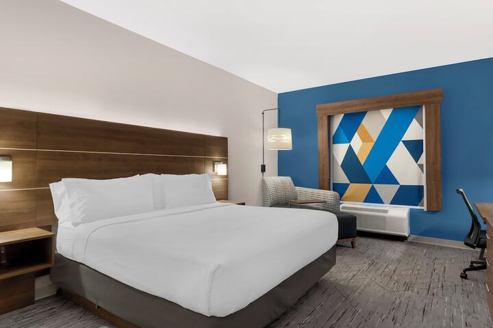 Room 17 of 44