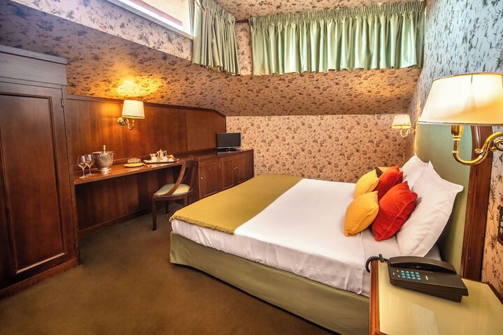 Room 15 of 29