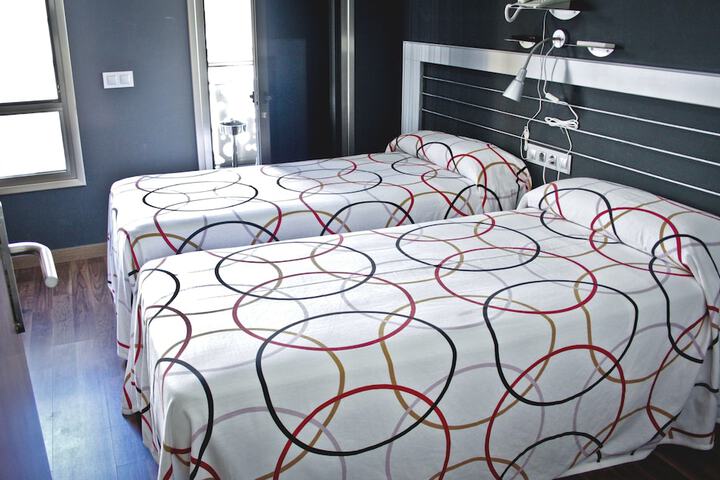 Room 6 of 34