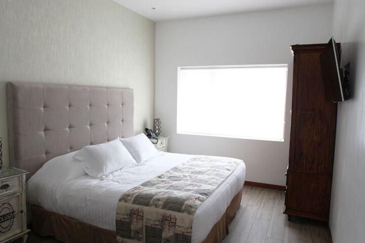 Room 5 of 74