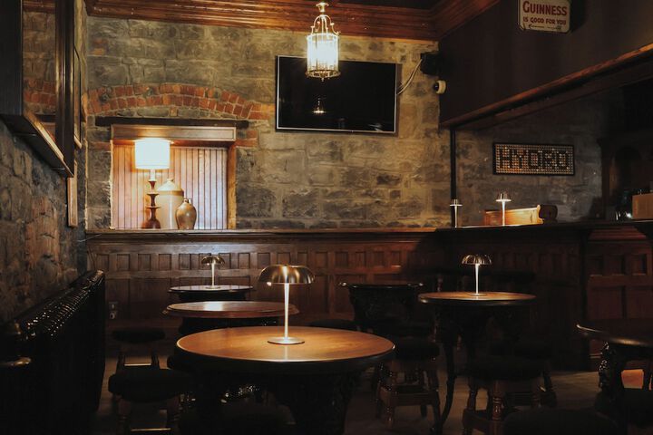 Lounge 44 of 49