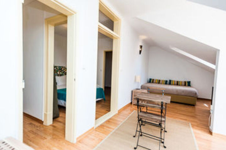 Room 102 of 118