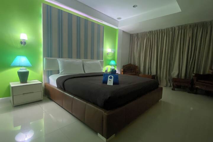 Room 28 of 77