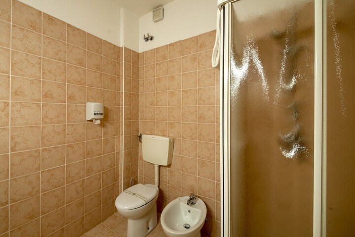 Room 28 of 40