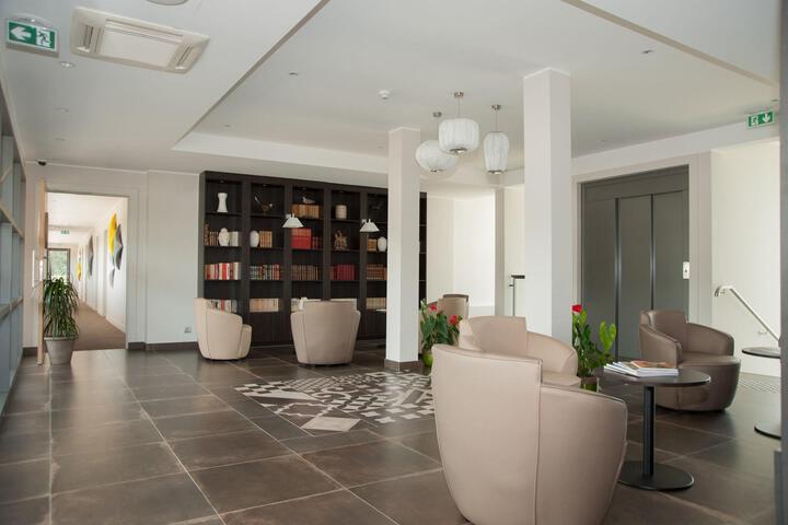 Hotel Interior 6 of 31
