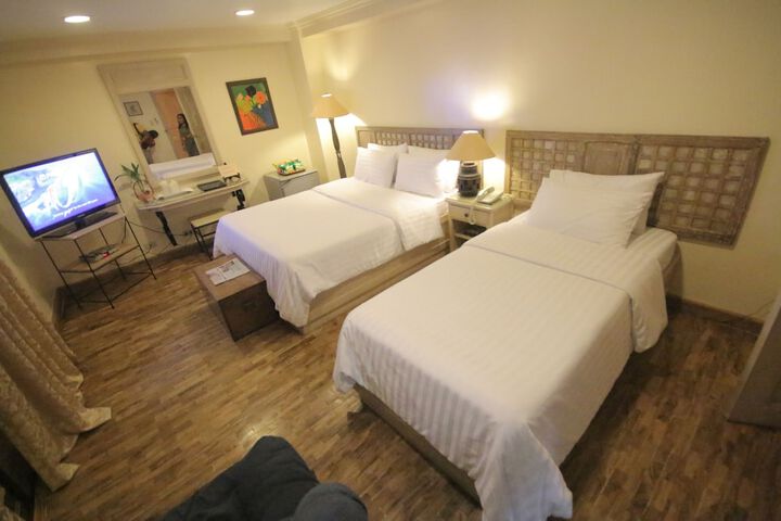 Room 9 of 40