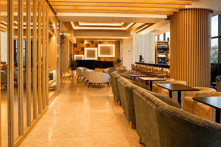 Entrance & Lobby