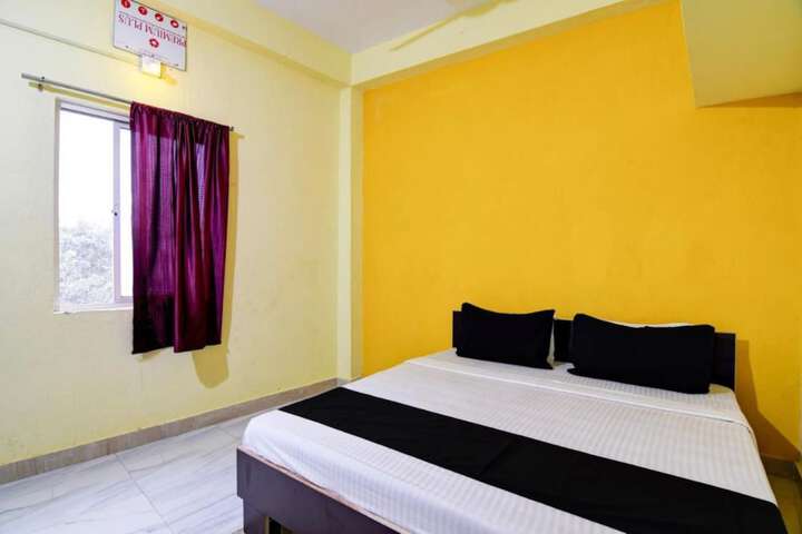 Room 9 of 16