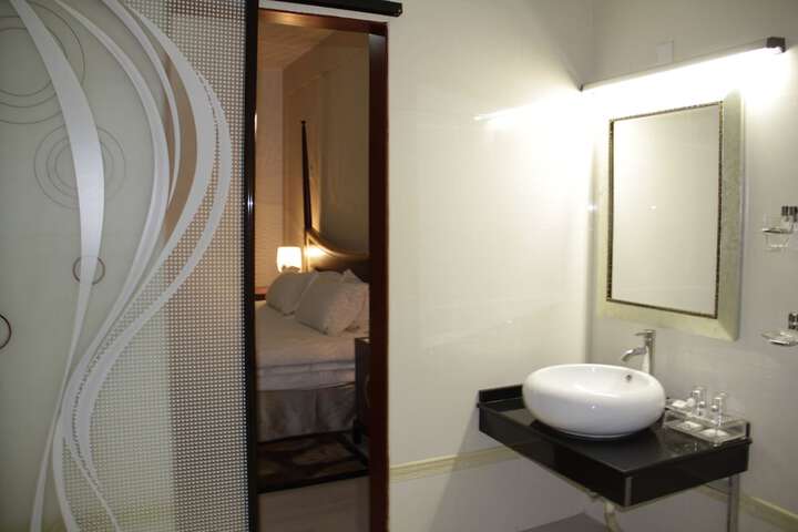 Room 13 of 20