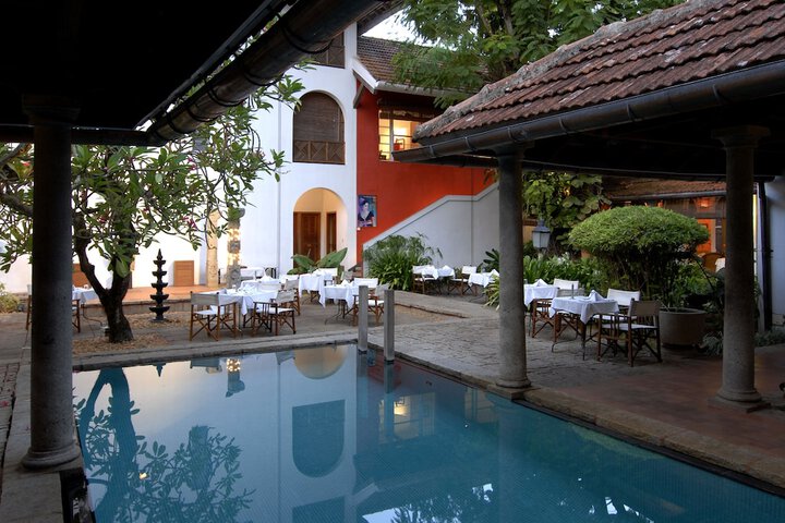 Hotel with Pool