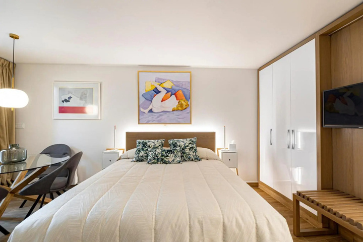 Room 4 of 13