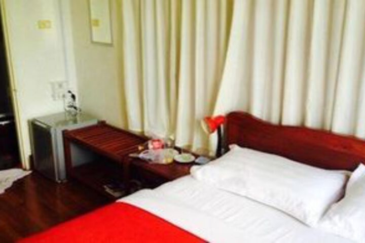 Room 10 of 26