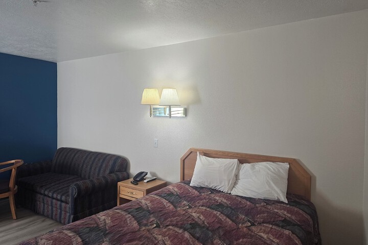 Room 15 of 33