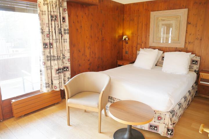 Room 3 of 53