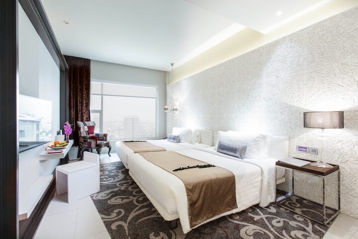 Room 10 of 94