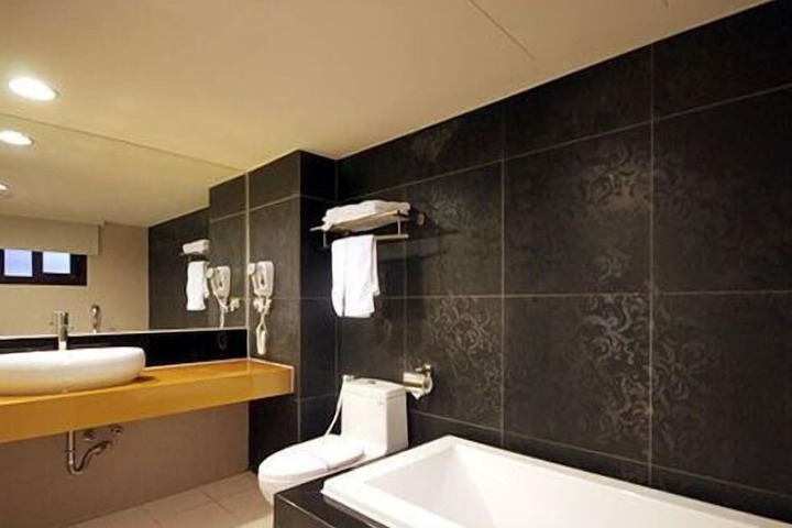 Room 44 of 61