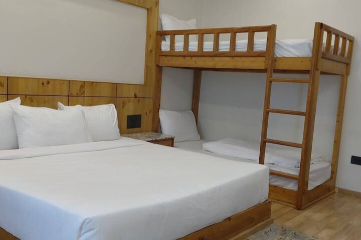 Room 8 of 144