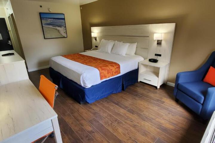 Exterior King Bed (13 of 13)