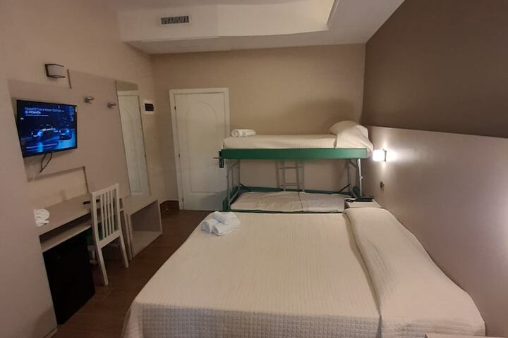 Room 8 of 36