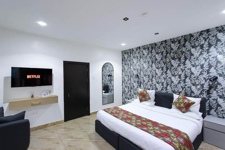 Four Tower Hotel & Suites