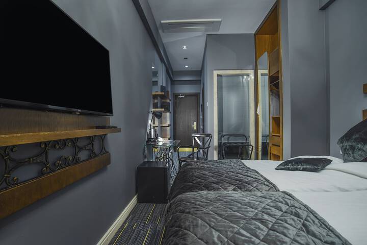 Room 8 of 35