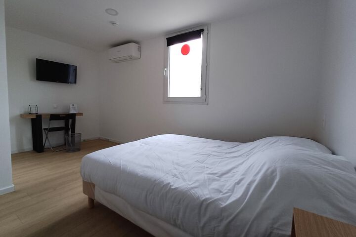 Room 5 of 11
