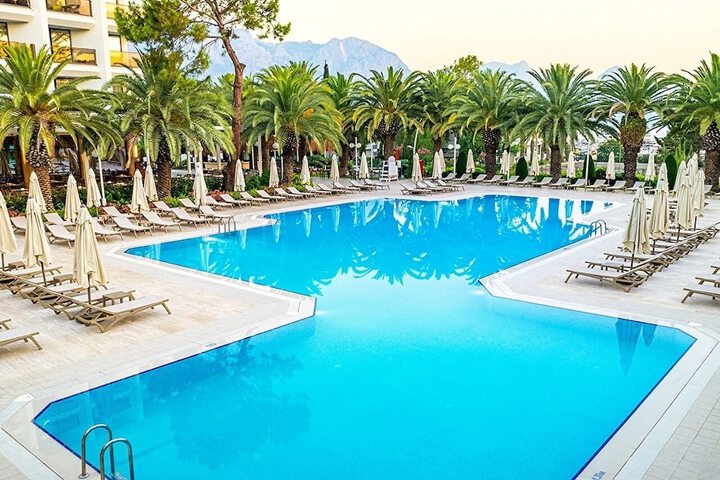 Hotel Pool