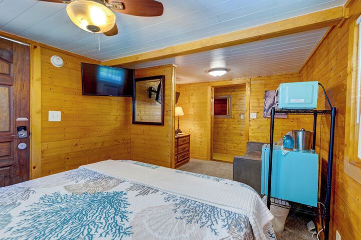 Room 4 of 84