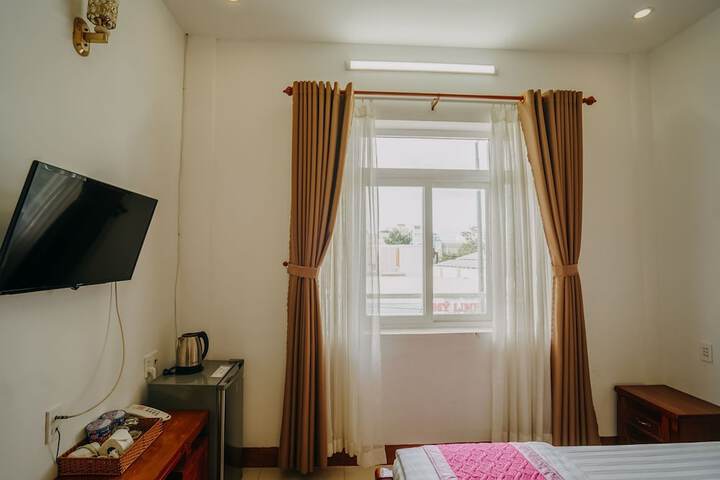 Room 32 of 66