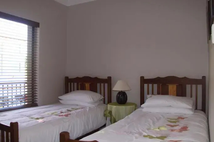 Room 4 of 10