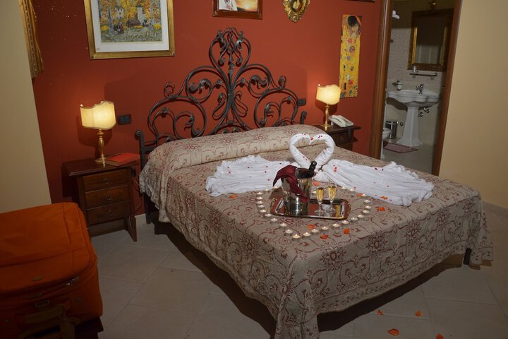 Room 24 of 76