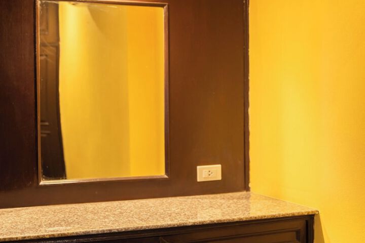 Room 18 of 77
