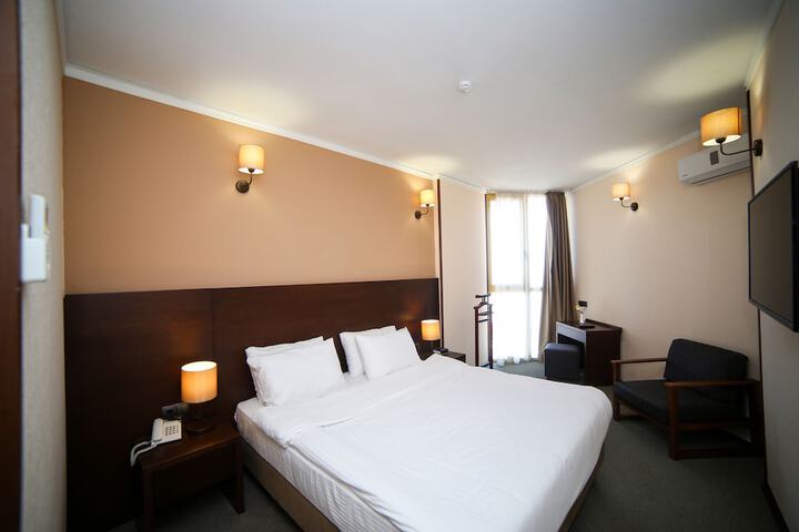 Room 43 of 104