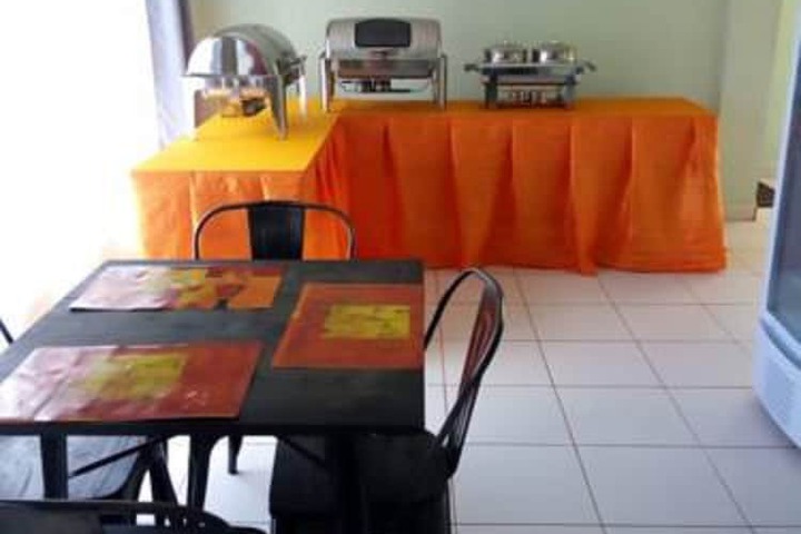 Dining 6 of 11