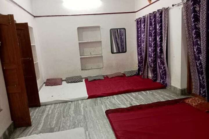 Room 12 of 26