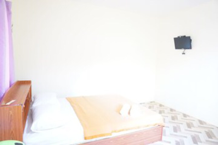 Room 16 of 28