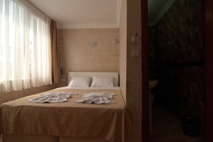 Room 14 of 22