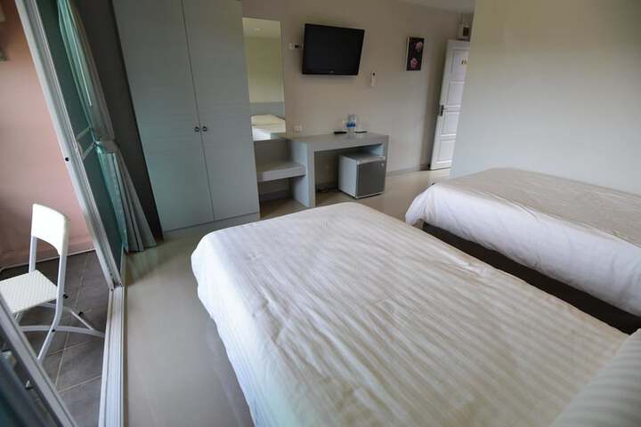 Room 10 of 25