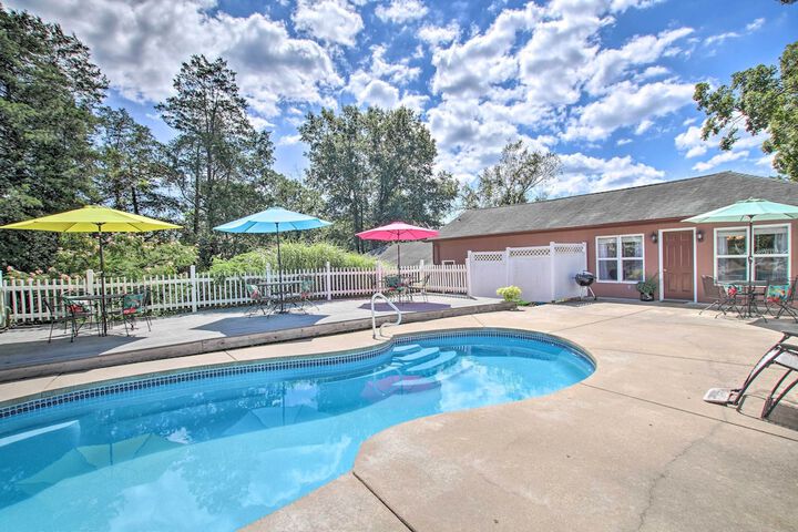 Cozy Ironton Cabin w / Shared Pool & Private Patio!