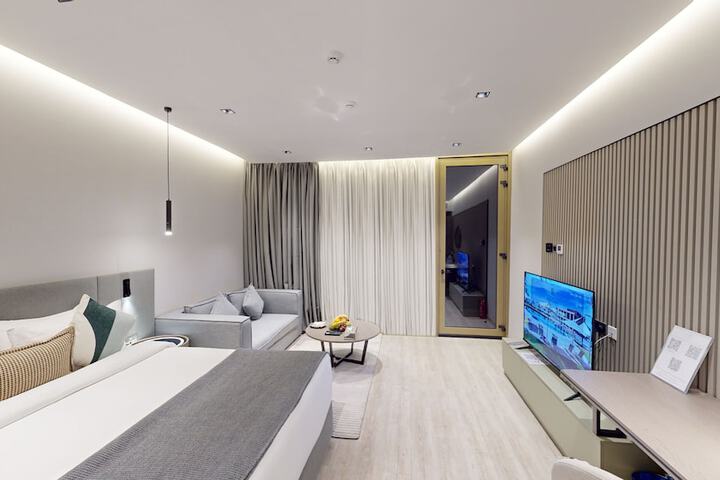 Room 4 of 64
