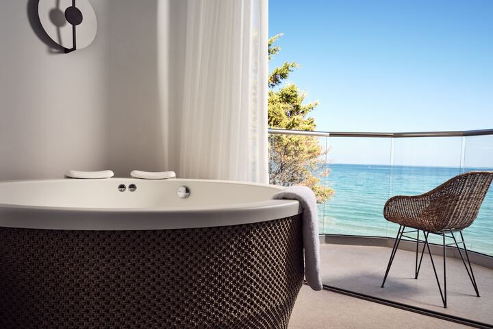 Jetted tub