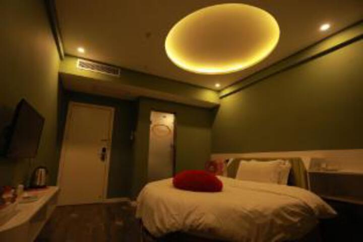 Room 15 of 17