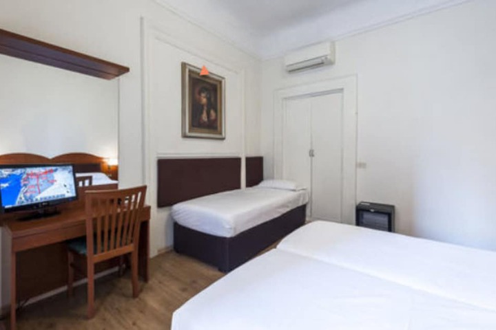 Room 40 of 101