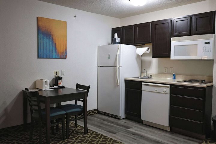1 Queen Bed Efficiency Suite (17 of 54)