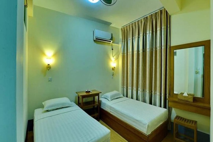 Room 9 of 40