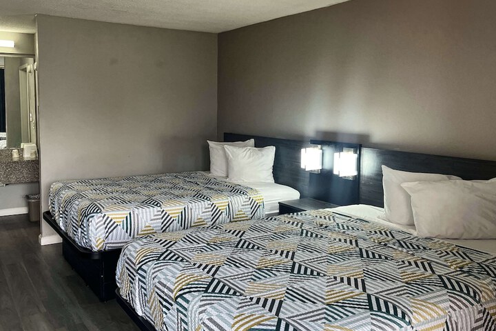 Room 7 of 14