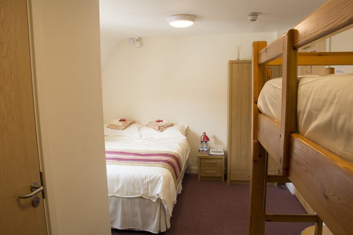 Room 6 of 32