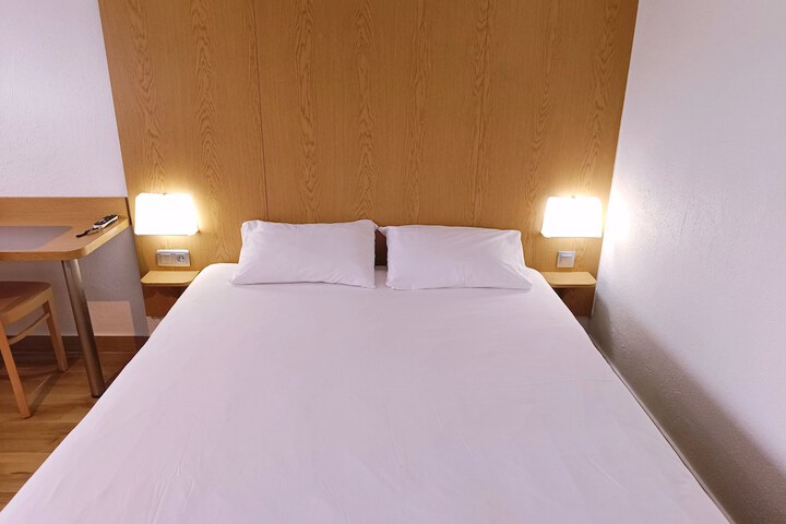 Room 13 of 35