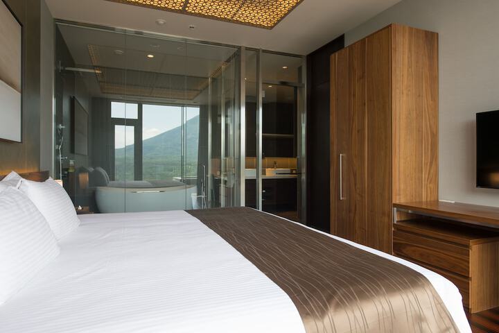 Room 15 of 176