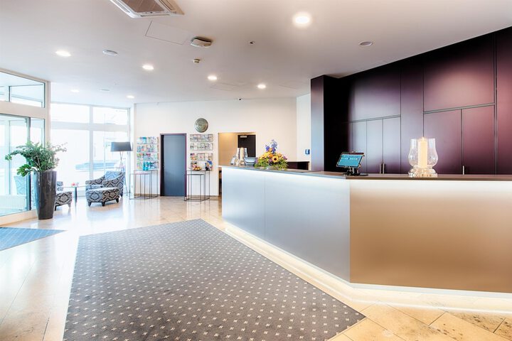 Entrance & Lobby